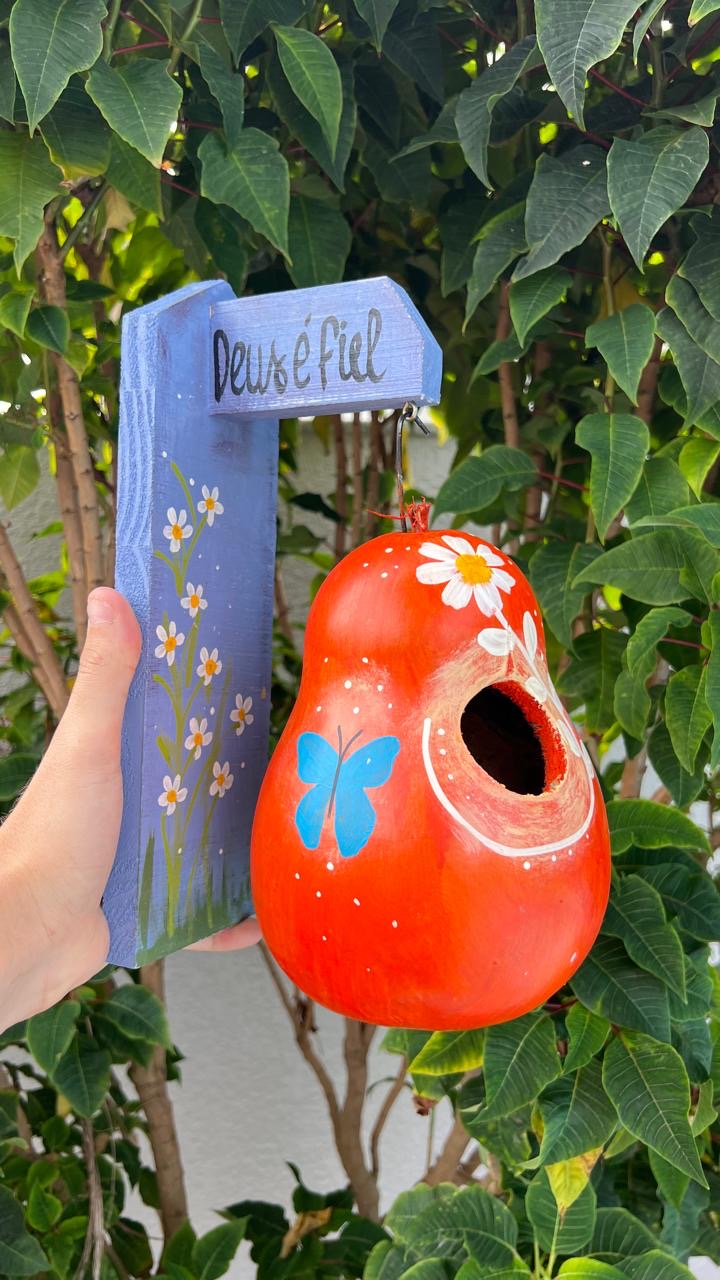 Casinha decorada em cabaça- Deus é Fiel