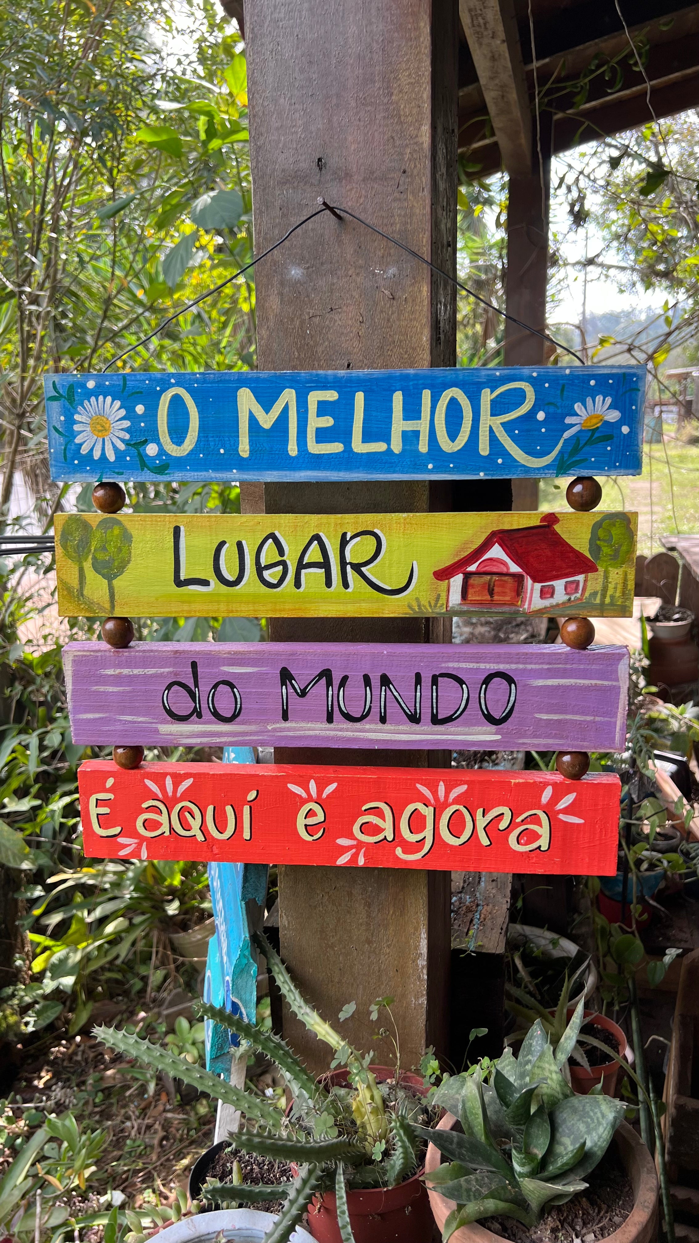 Placa decorada: O Melhor Lugar do mundo é aqui e Agora